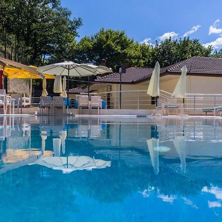 Nymfes Hotel Káto Loutrákion 외부 사진