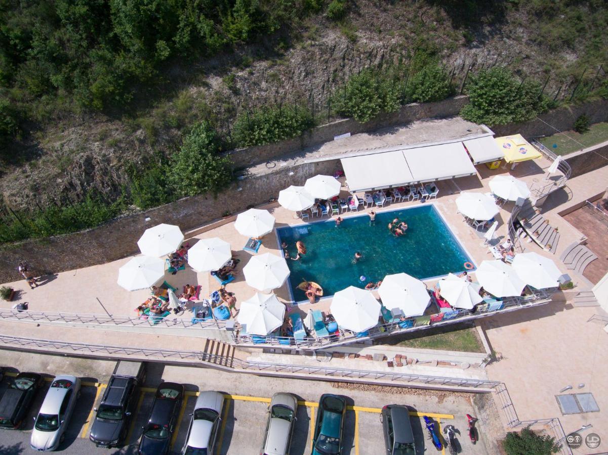 Nymfes Hotel Káto Loutrákion 외부 사진