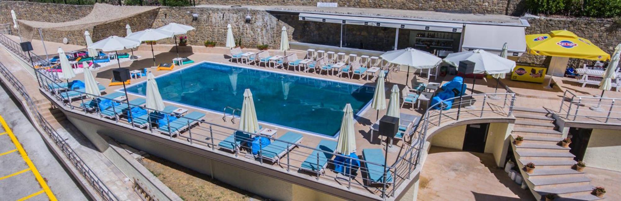 Nymfes Hotel Káto Loutrákion 외부 사진