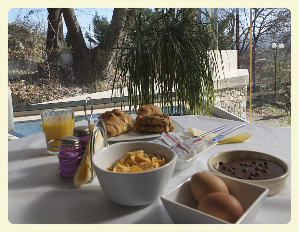 Nymfes Hotel Káto Loutrákion 외부 사진