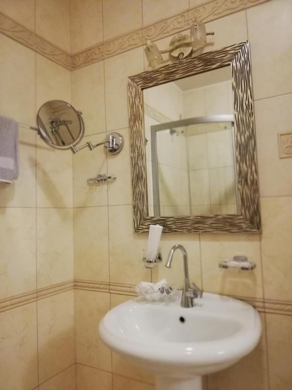 Nymfes Hotel Káto Loutrákion 외부 사진