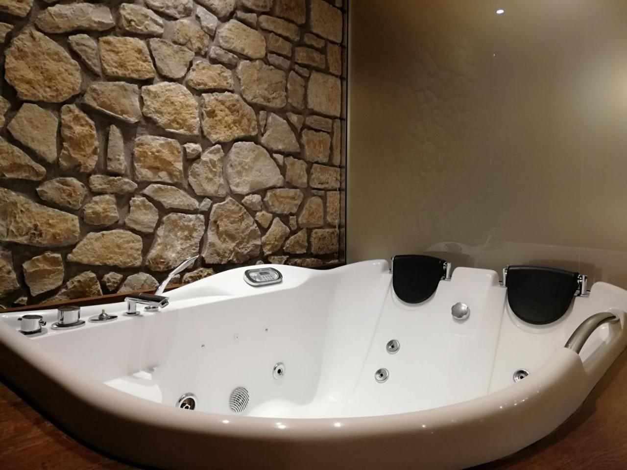Nymfes Hotel Káto Loutrákion 외부 사진