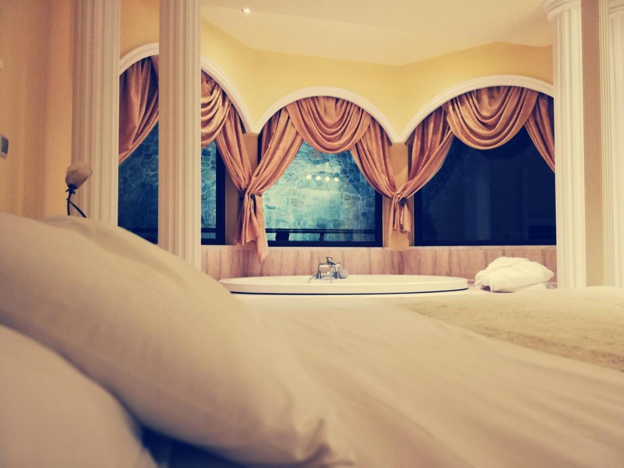 Nymfes Hotel Káto Loutrákion 외부 사진