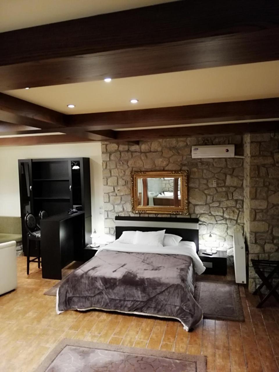 Nymfes Hotel Káto Loutrákion 외부 사진